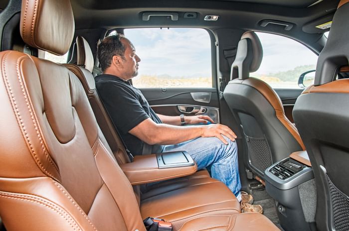 2022 Volvo XC90 B6 review, test drive Volvo XC90 B6 second row seats